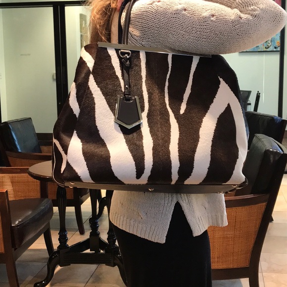 Large FENDI Zebra print 2Jours Tote - Picture 6 of 7